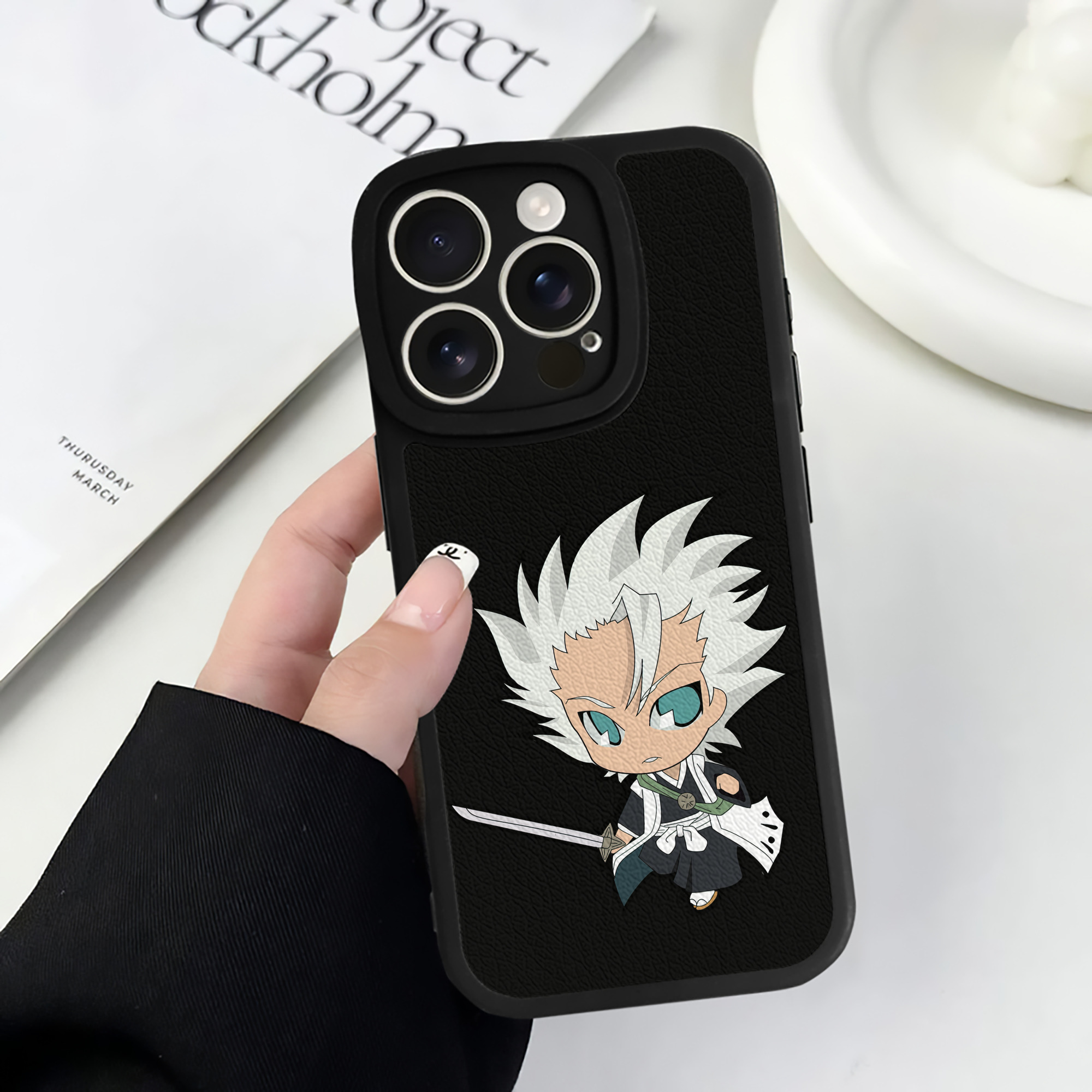 （画像用） ブリーチ 日番谷冬獅郎（ひつがや とうしろう） BLEACH Hitsugaya Toushirou 【iPhone 16シリーズ対応】シリコンスマホケース（レザー調） 材質：シリコン